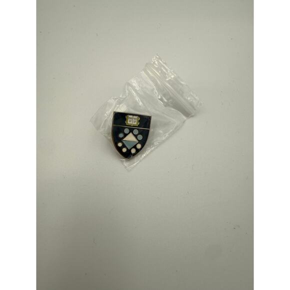 Lot of 15 Yale University Shield Lapel Pins - Enamel Crest - New in Bags - Picture 1 of 4